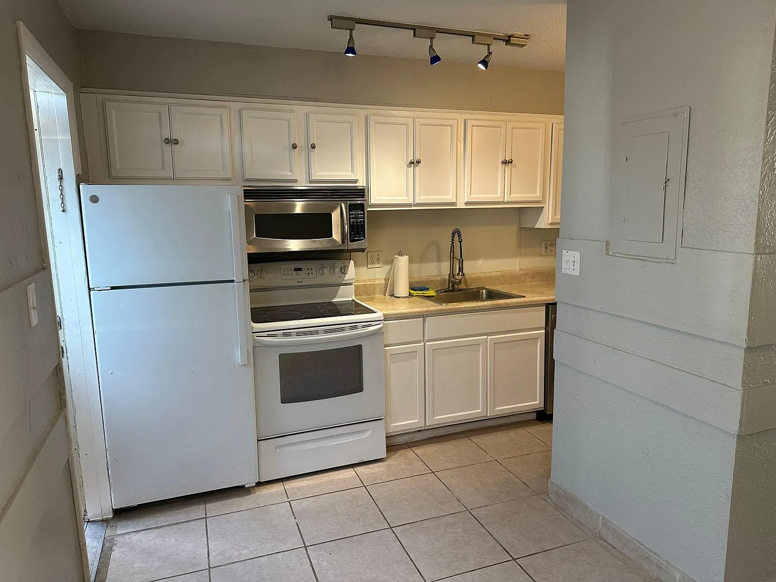50 Needle Blvd — Photo 2