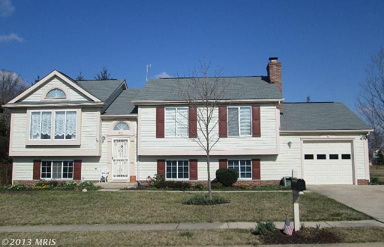 1st image of 901 Bergen Ln