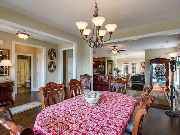 4th image of 1085 Tarpan Dr
