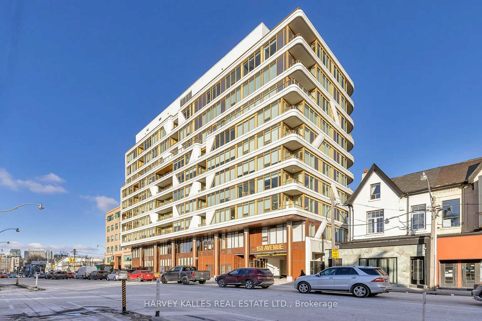 151 Avenue Rd #805 photo 1