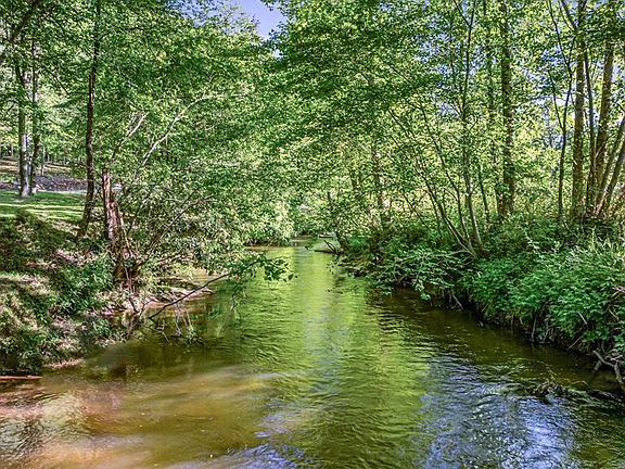 4th image of 390 Sunny Brook Rd