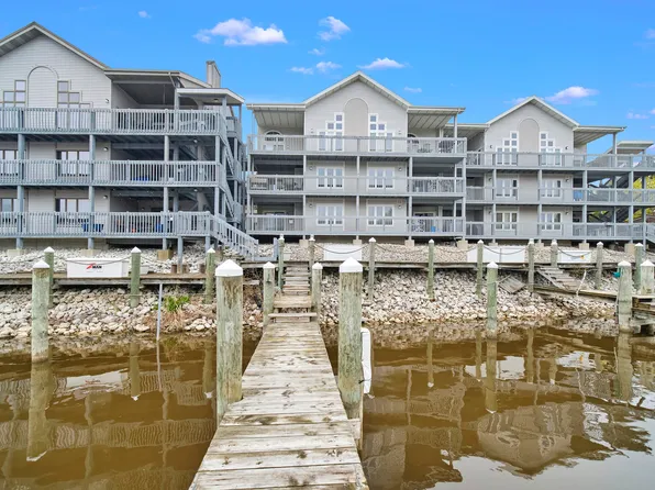 315 5th Ave APT 17, Manistee, MI 49660