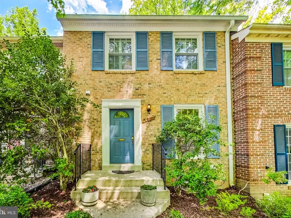 1537 Chatham Colony Ct, Reston, VA 20190