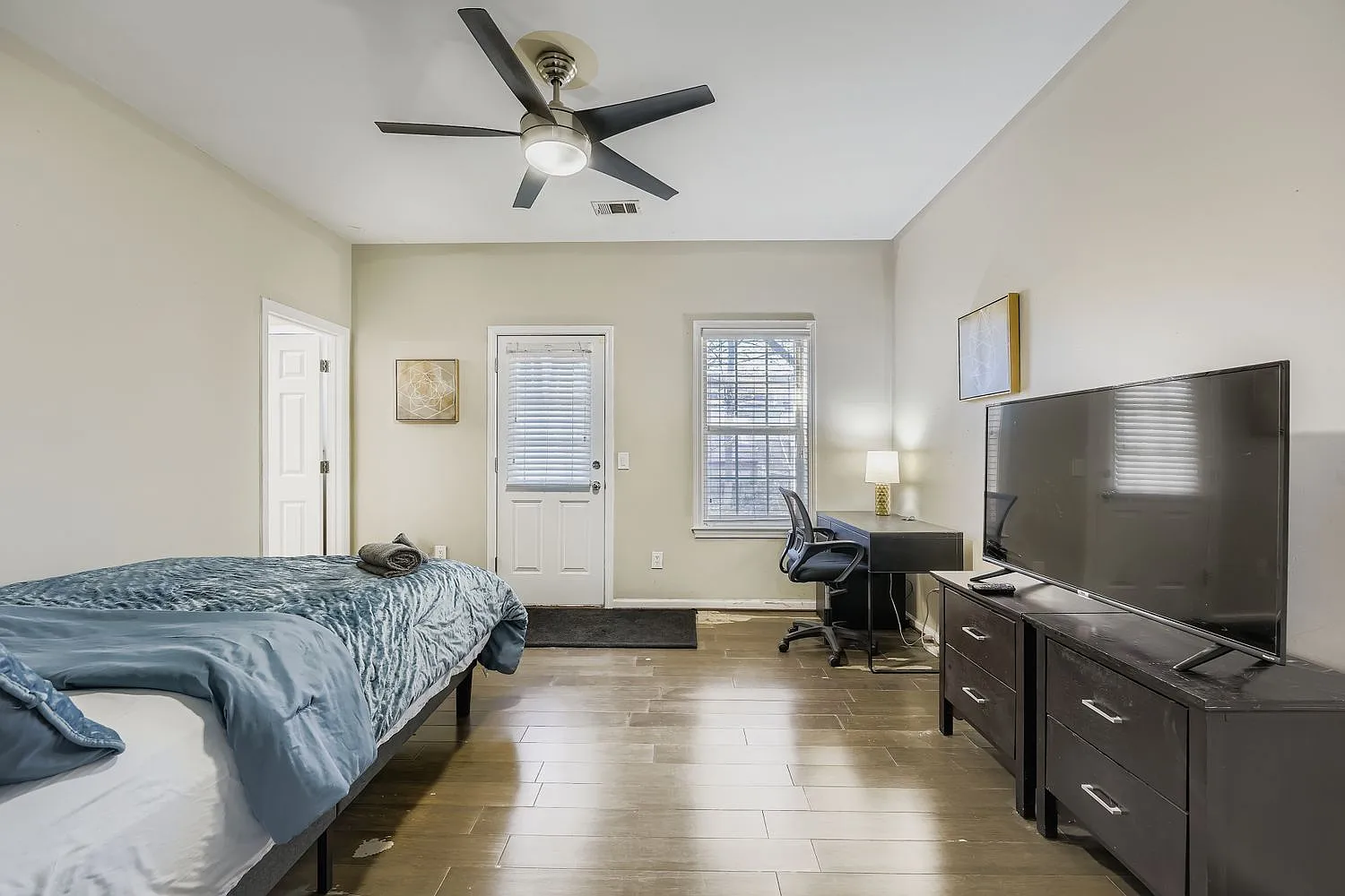 1 bed, 1.5 bath, 1788 sqft, $1,300 — Photo 1