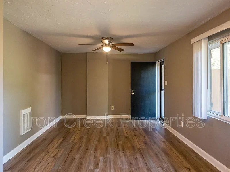 1 bed, 1.0 bath, 576 sqft, $1,175 — Photo 2