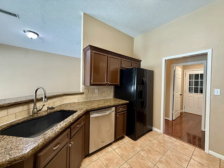 2160 Wildflower Dr — Photo 5
