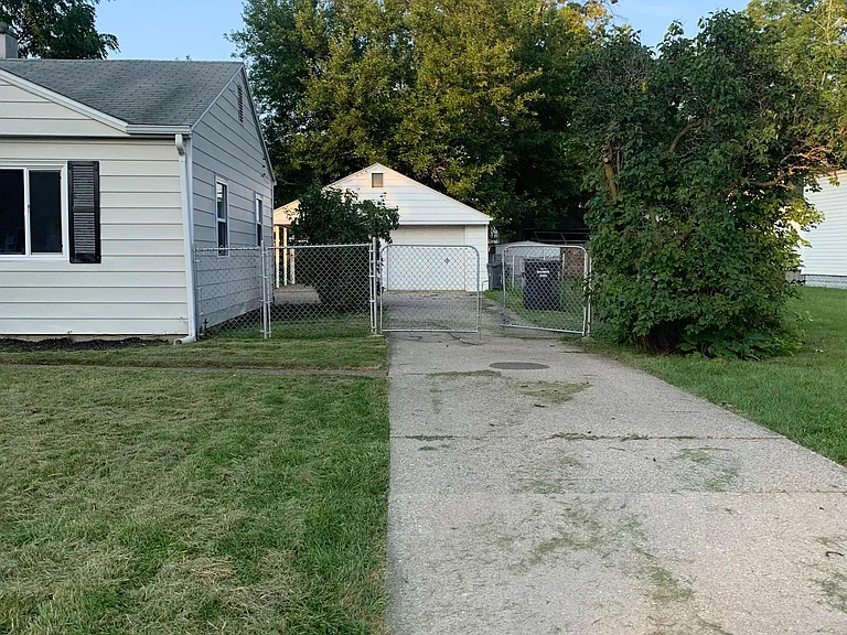 1024 Michigan Ave — Photo 13