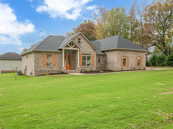 1307 Oakbrook Dr, Paris, TN 38242