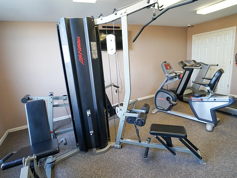 Creekside Apartments — Photo 5