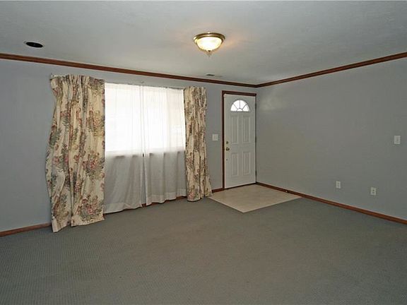 3rd image of 819 Delaware Ave