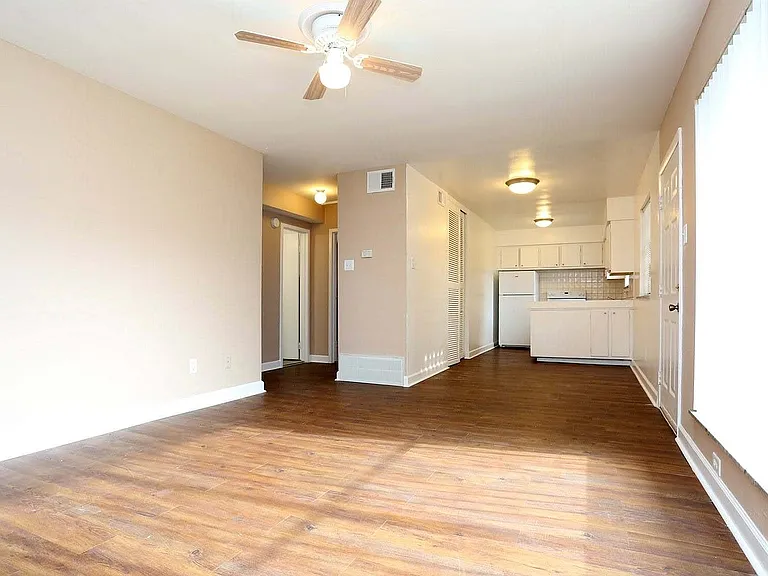 Cross Keys & Woodridge Living Room and Kitchen