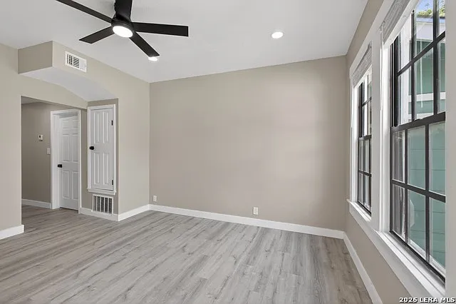 906 W Craig Pl — Photo 19