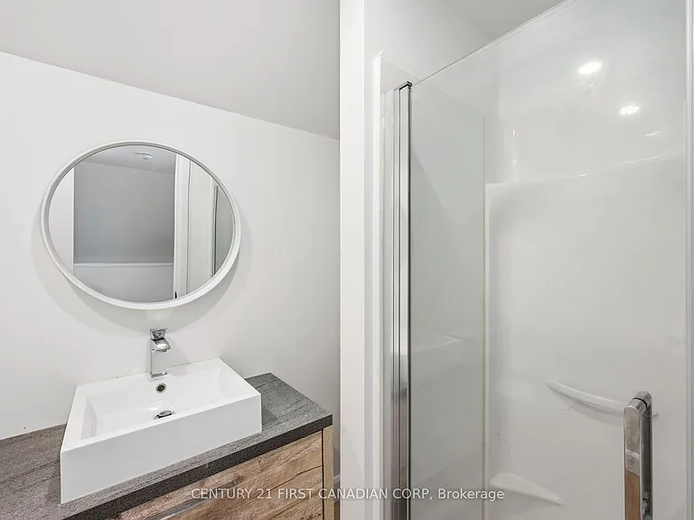1326 Commissioners Rd W — Photo 20