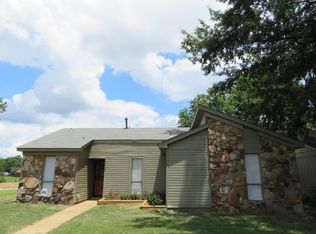 5588 Maple Tree Dr, Memphis, TN 38115