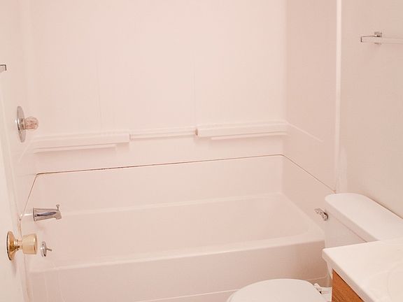 4th image of 112 E Wood St #16