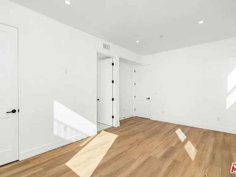 2204 1/2 Carmona Ave — Photo 11