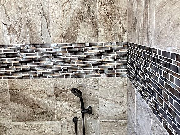 Walk-in/Sit Down Shower