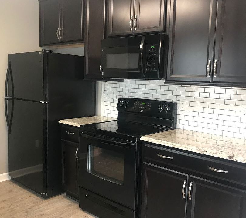1st image of 34 Squire Cir