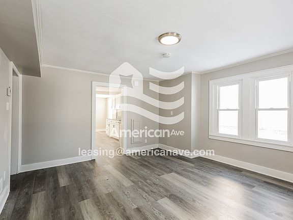 1385425_004_wm_-_living_room_13501025.jpg