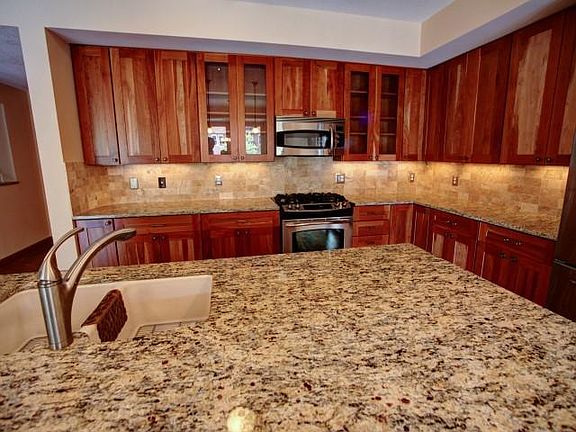 3rd image of 650 Main St N APT 204
