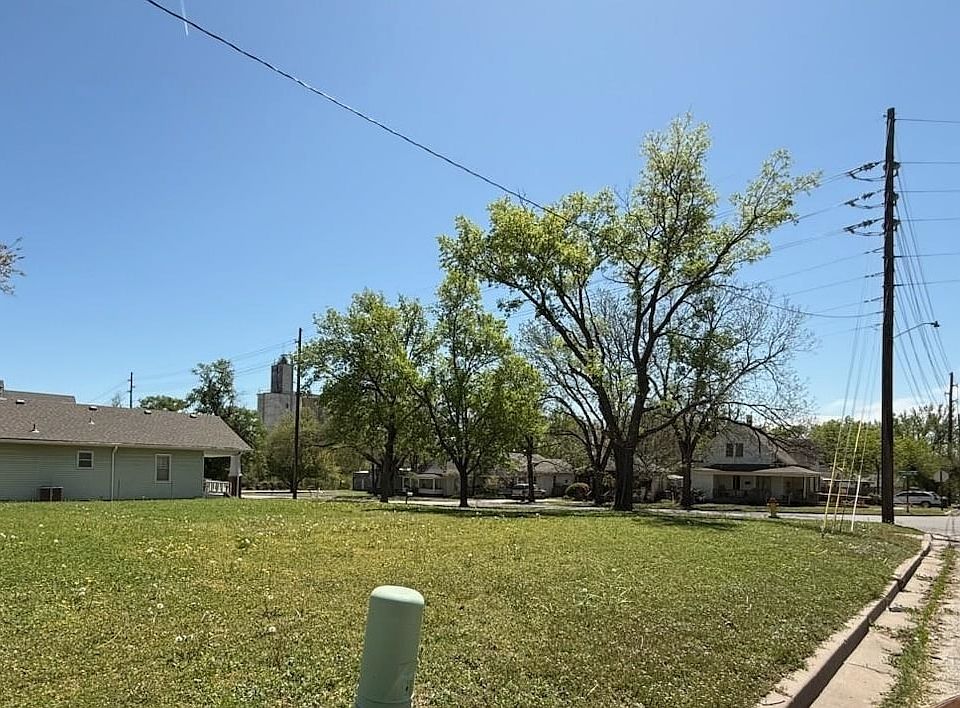 1st image of 303 E Lincoln Ave