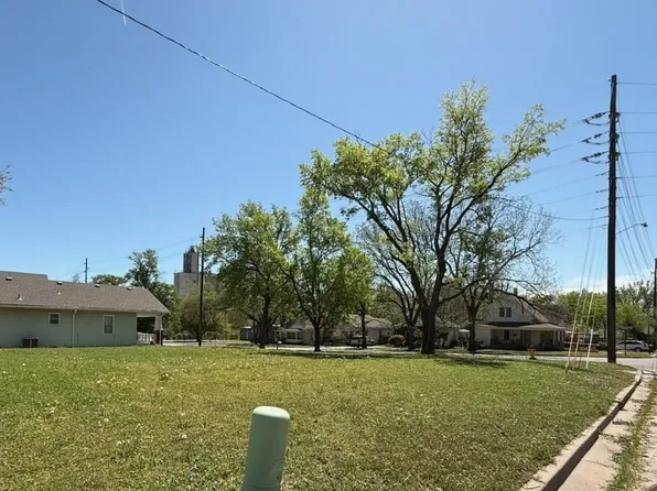 303 E Lincoln Ave, Wellington, KS 67152