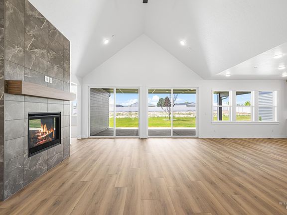 5th image of 15359 Rhodes Ct
