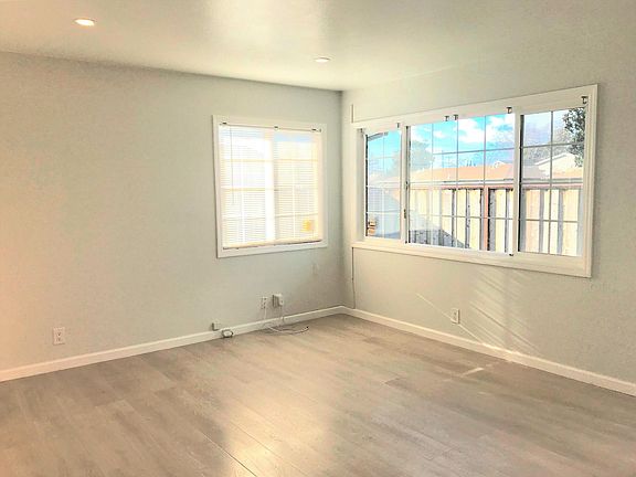 4th image of 23355 Jorgensen Ln