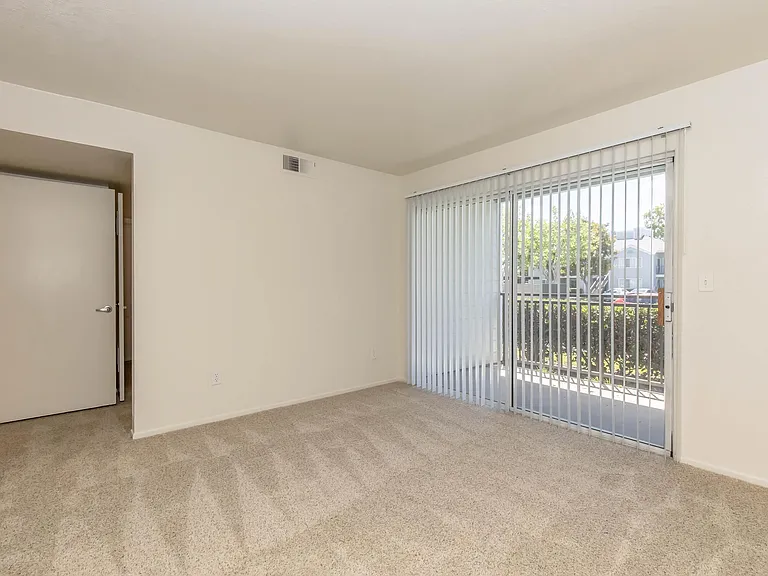 Cambridge Village Apartments — Photo 36