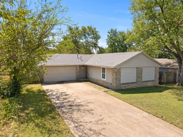 1372 E 142nd St, Glenpool, OK 74033