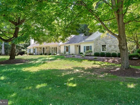 1187 Hampshire Pl, West Chester, PA 19382