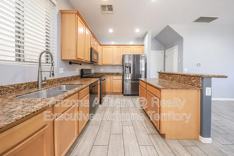 4 bed, 3.0 bath, 1742 sqft, $2,095 — Photo 3