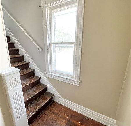 entry way - head up steps to unit 2