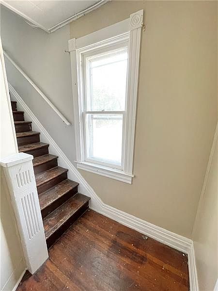 entry way - head up steps to unit 2