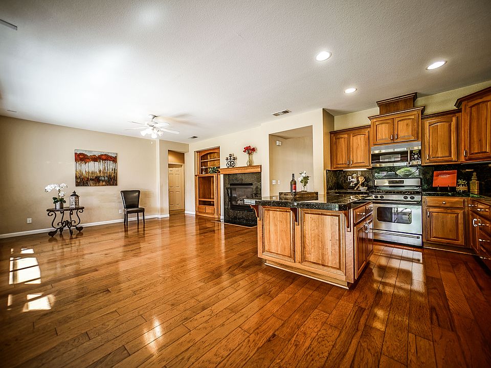 1st image of 517 Hawthorne Ct