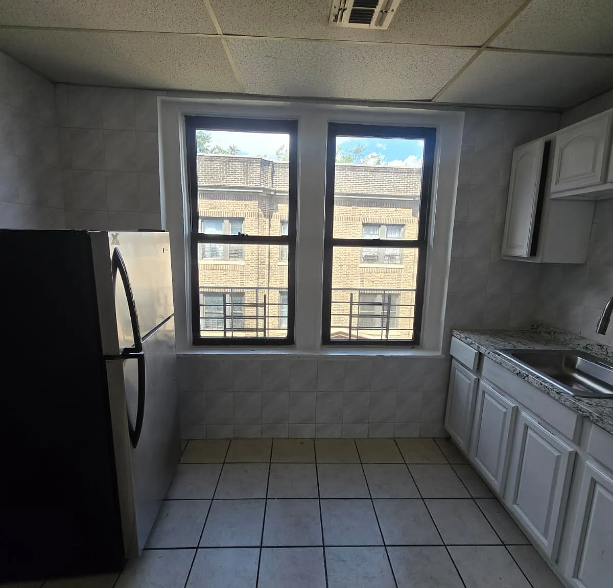 3 bed, $2,100 — Photo 1