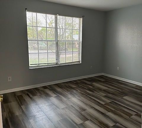 3rd image of 256 SE Lomond Ave APT 102