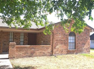 1127 Highbush Dr, Benbrook, TX 76126