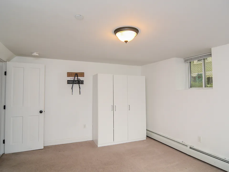 240 Franklin St #B2