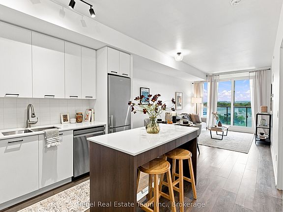 5th image of 9471 Yonge St #635