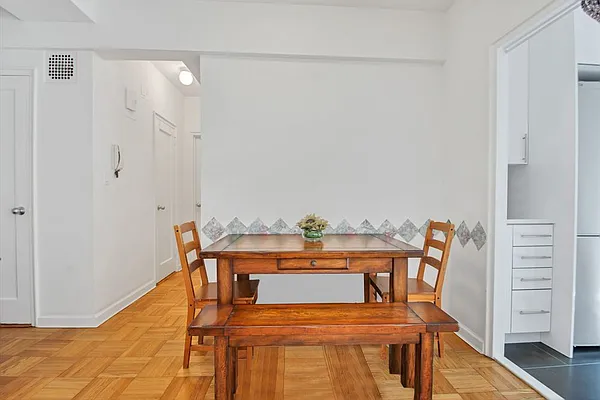 Rented by Alexander Anderson Real Estate Group | media 17