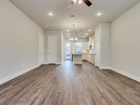 4th image of 9021 Lonestar Creekbend Ln