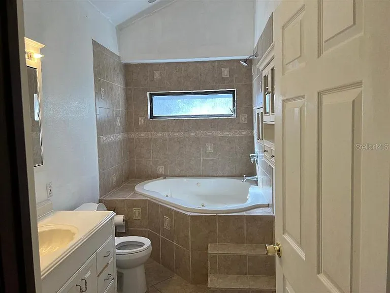 200 Arbor Dr W — Photo 35