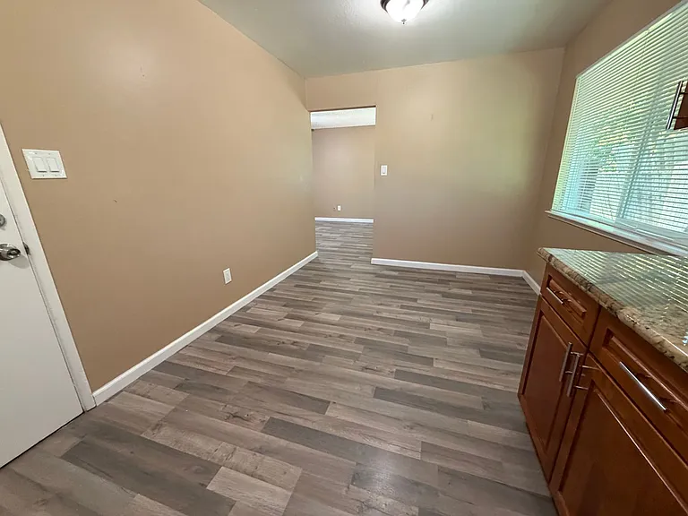 5725 Woodleigh Dr — Photo 11