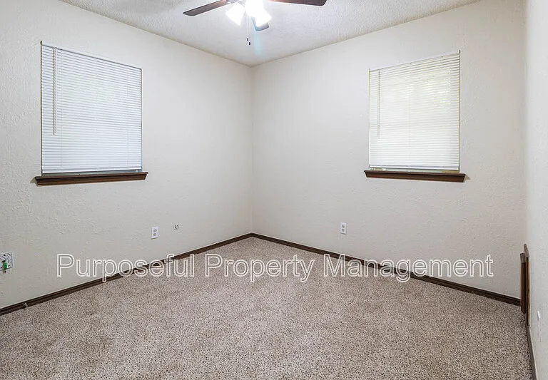 9317 NE Sherwell Dr — Photo 17