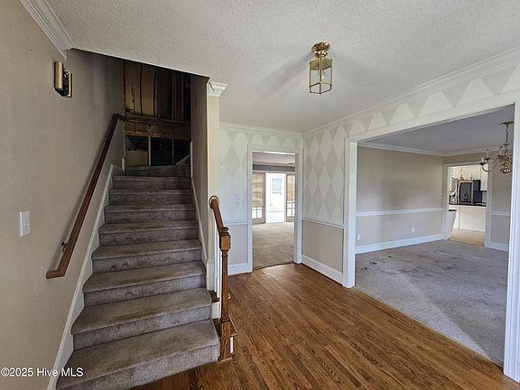 3rd image of 1051 Davenport Place