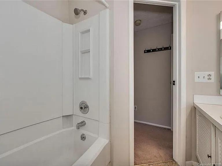1231 Scaleybark Rd #F — Photo 13