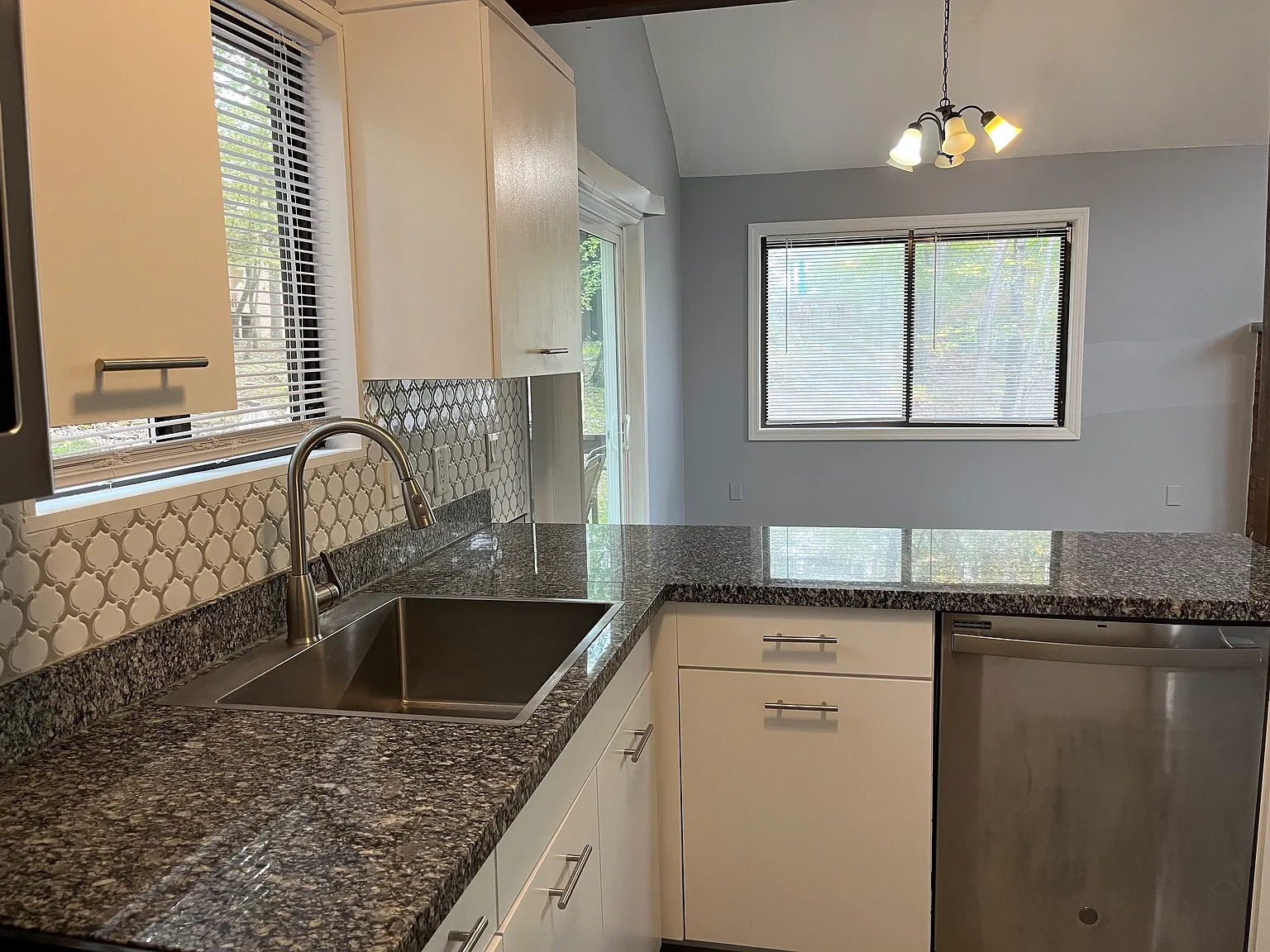 5031 Woodbridge Dr E — Photo 4