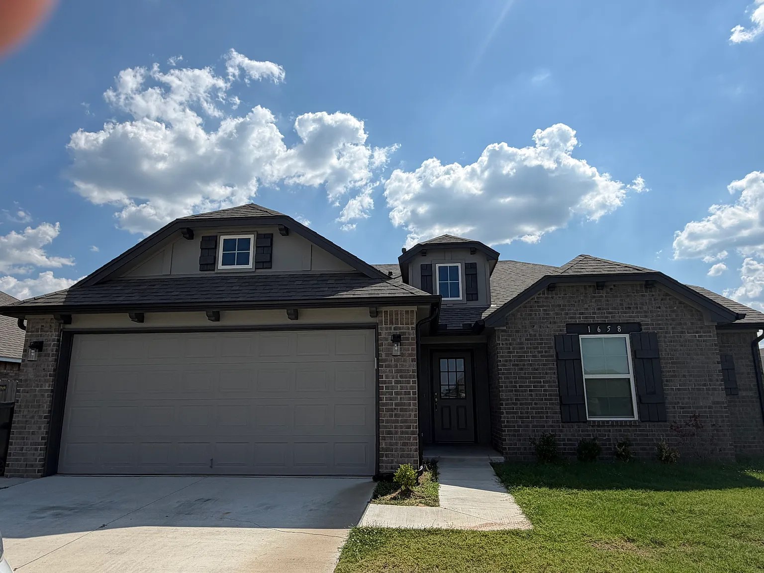 3 bed, 1519 sqft, $2,000 — Photo 1