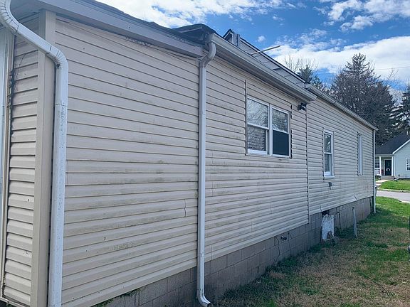 3rd image of 837 Whitney Ave
